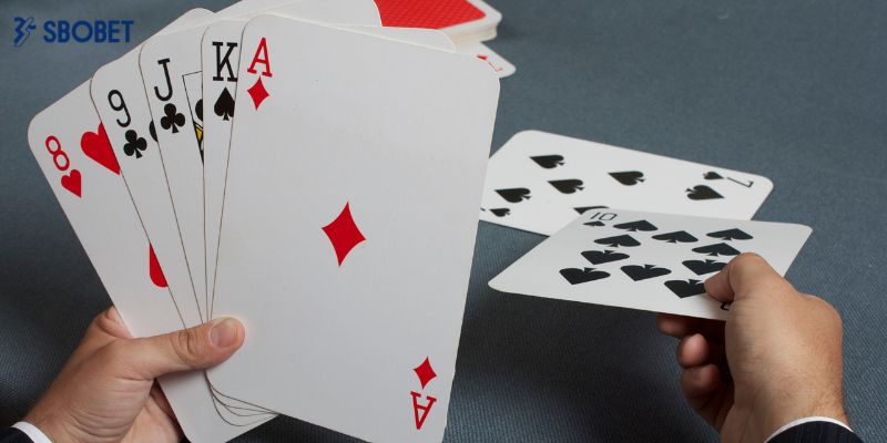 Nhiều người tới trắng sẽ được phân định thắng thua theo tổ hợp bài