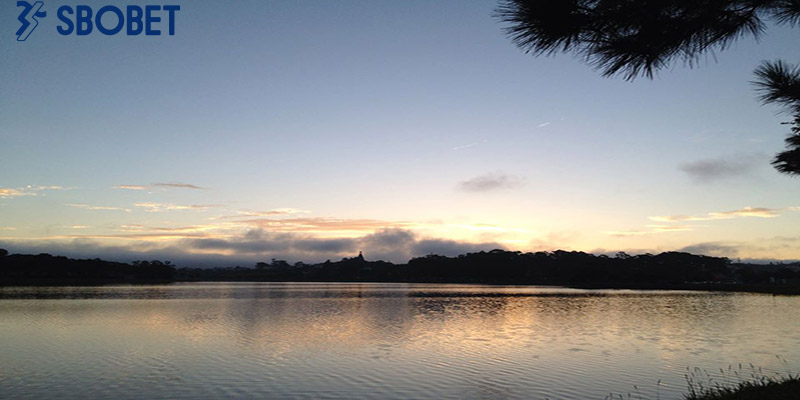 Giải mã ý nghĩa giấc mơ thấy sông hồ