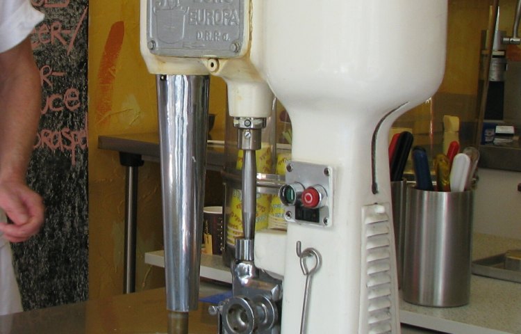 Here's How Ice Cream Was Made in the 1800s