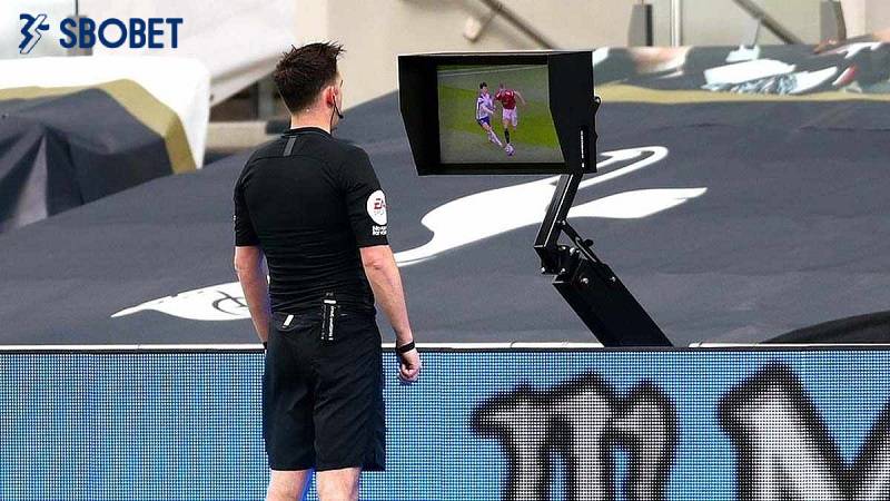 Sử dụng VAR sẽ tăng tính công bằng cho trận đấu bóng đá